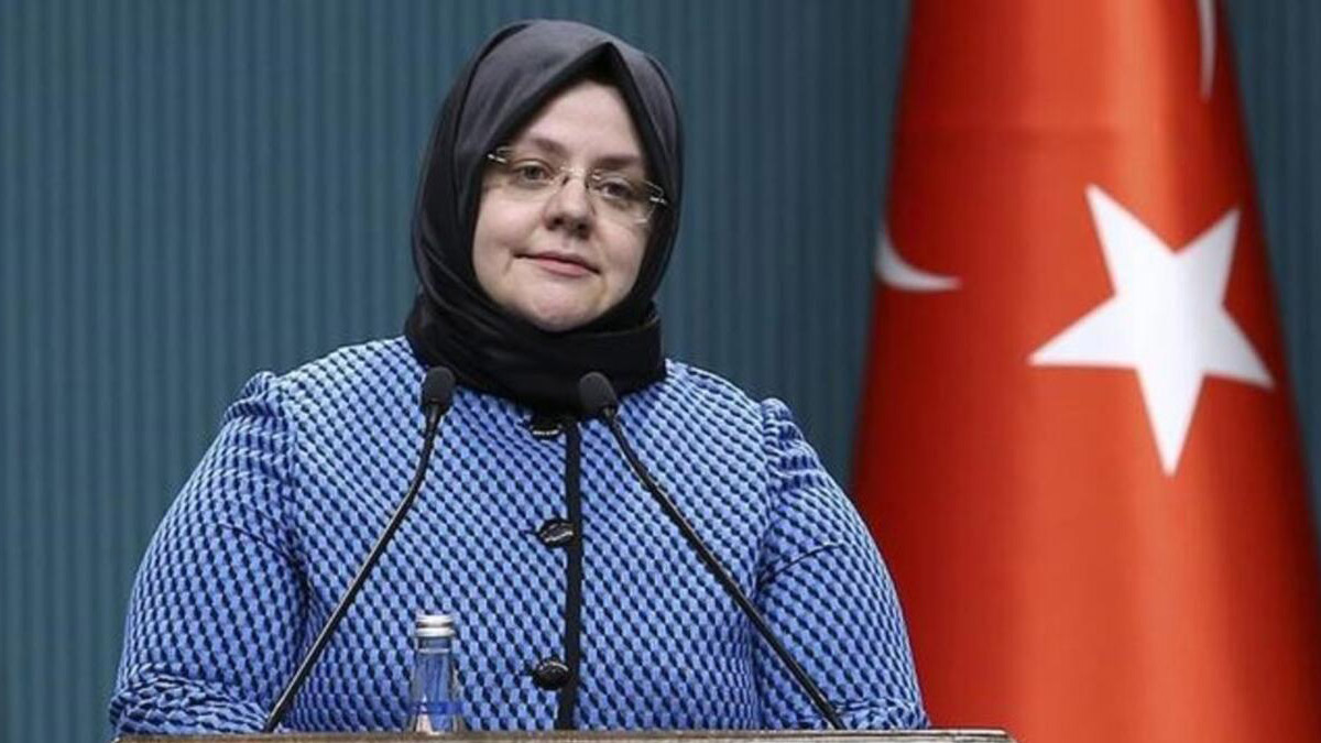 Bakan Selçuk: Bir yılda 3.5 milyon kişi kısa çalışma ödeneğinden yararlandı