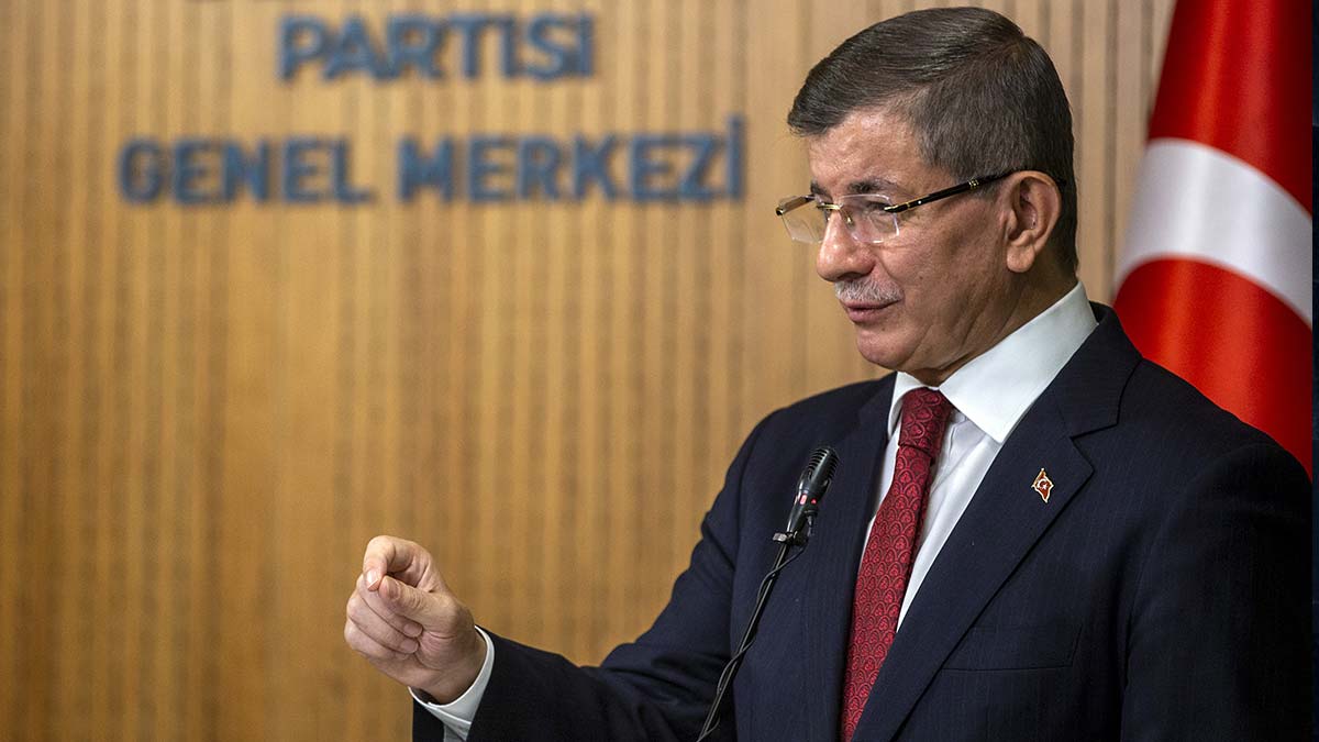 Son dakika! Davutoğlu'ndan 'Merkez' tepkisi: Sorun motorda siz hala lastik değiştiriyorsunuz!