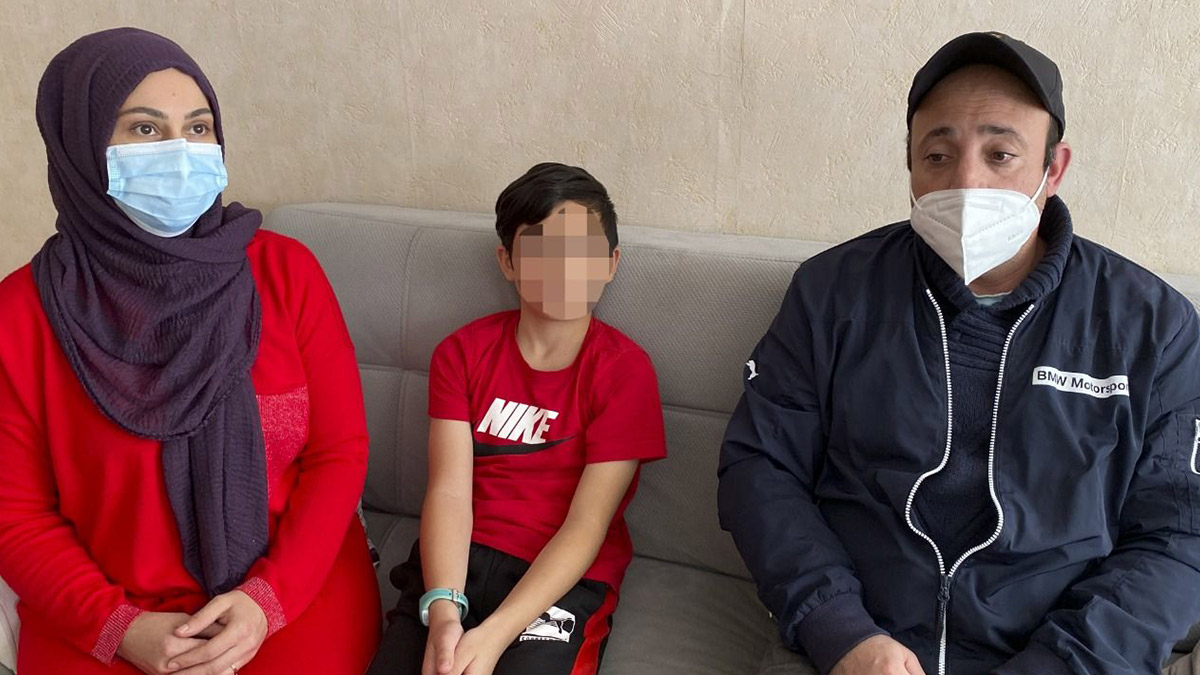 Fransa'da 10 yaşındaki çocuklara 'terörist muamelesi'! Uzun namlulu silahlarla bastılar