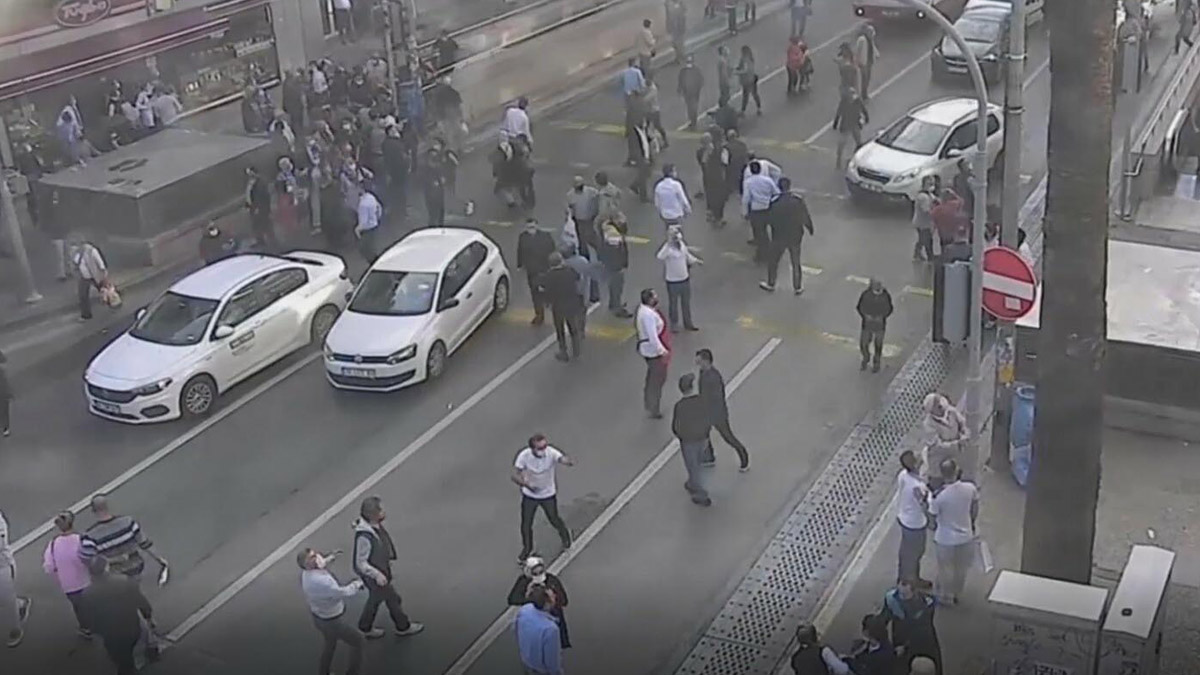 Araçlara rağmen yola koştular! İşte deprem felaketinin yeni görüntüleri