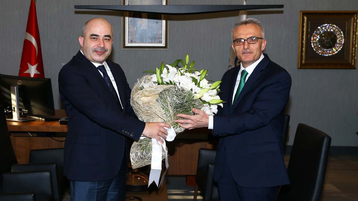 Murat Uysal görevi Naci Ağbal'a devretti