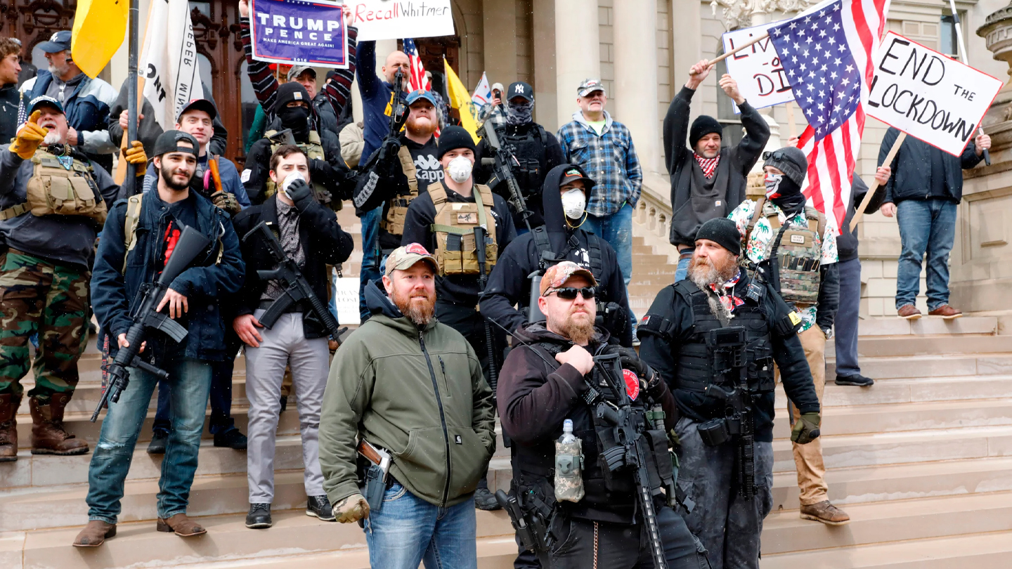 ABD'de korkutan gelişme: Trump taraftarları silahlarıyla sokakta