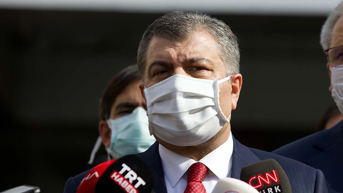 Bakan Koca'dan peş peşe 'Havalar soğudu' tweet'leri: Burun yoluyla bulaştığı netleşti