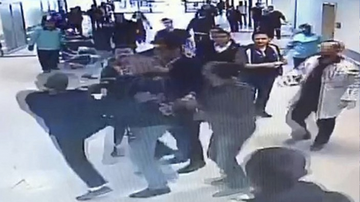 Şoke eden olay: Başhekimin kardeşi ve akrabaları hastanede doktorlara saldırdı