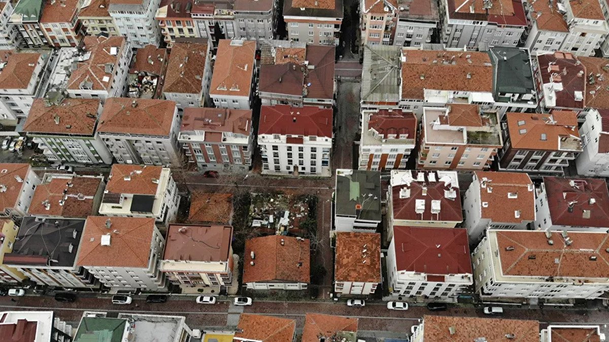 Avcılar'da riskli binalarda oturan vatandaşlardan 'imar izni' eylemi