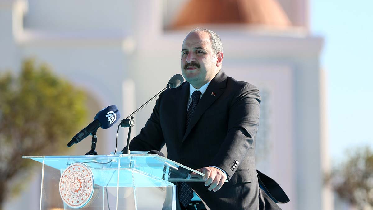 İstifaya açıklama beklenirken Bakan Varank konuştu