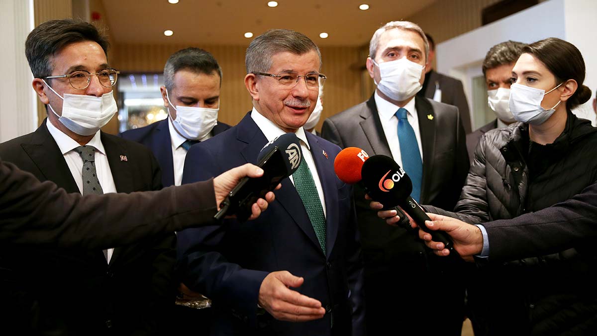 Davutoğlu'ndan Reza Zarrab çıkışı: Ankara'da yargılanmalı!