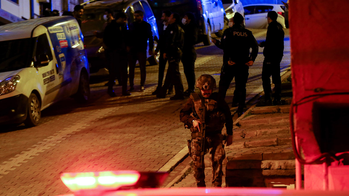 İstanbul'da hareketli gece! Polislere ateş açtılar