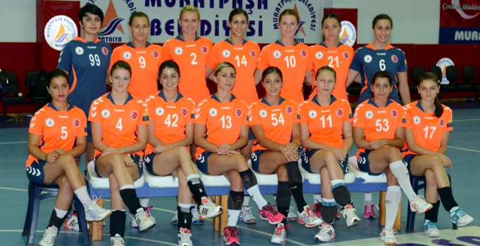 Muratpaşa Belediyespor, Gülsüm Güleçyüz ile sözleşme yeniledi