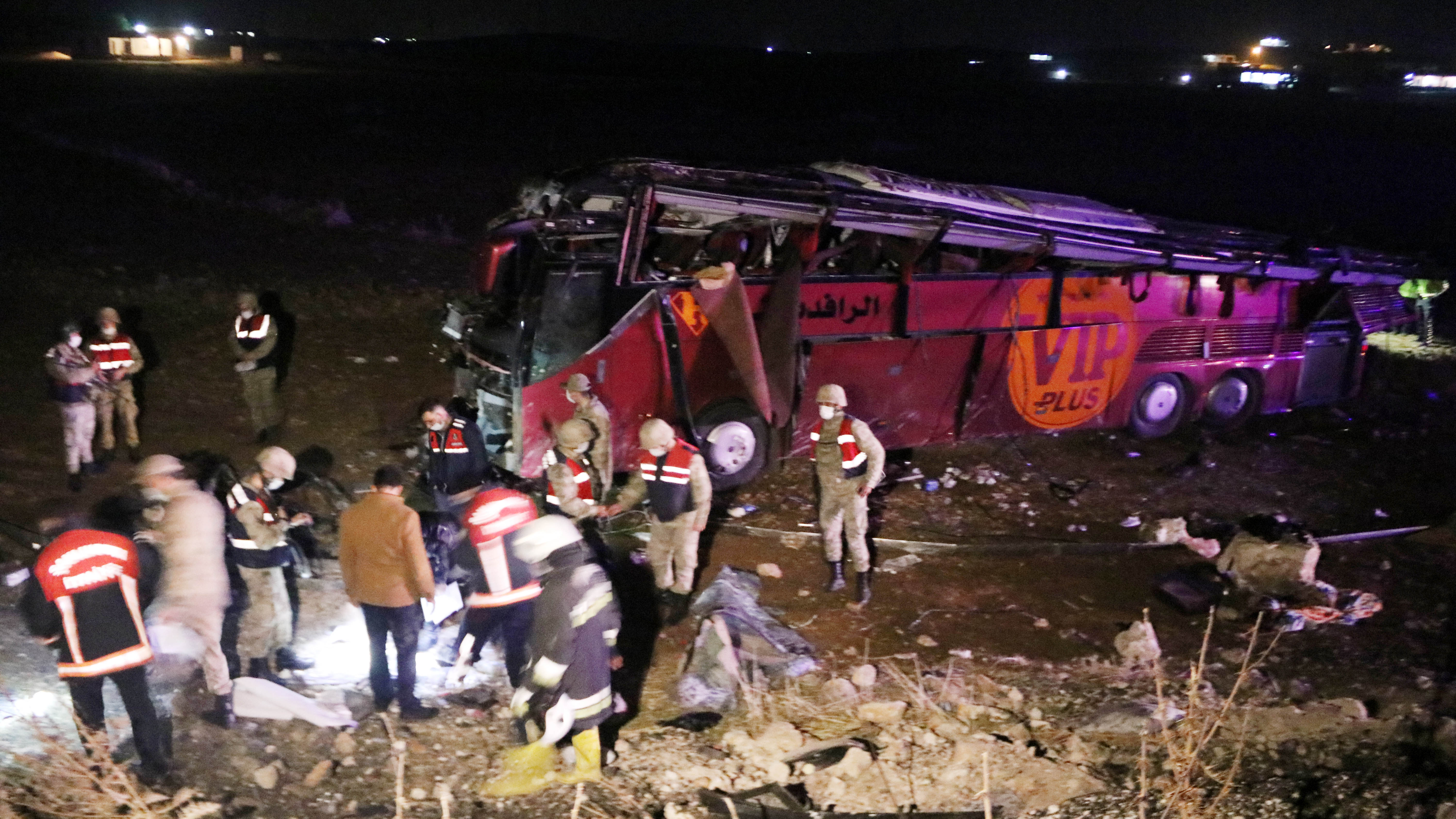 Şanlıurfa'da korkunç kaza: 32 yaralı