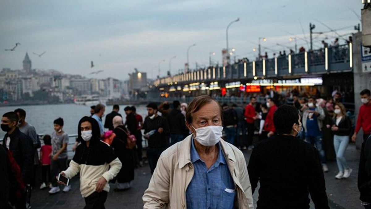 Çöpe atılan maskeler için Bakanlıktan genelge