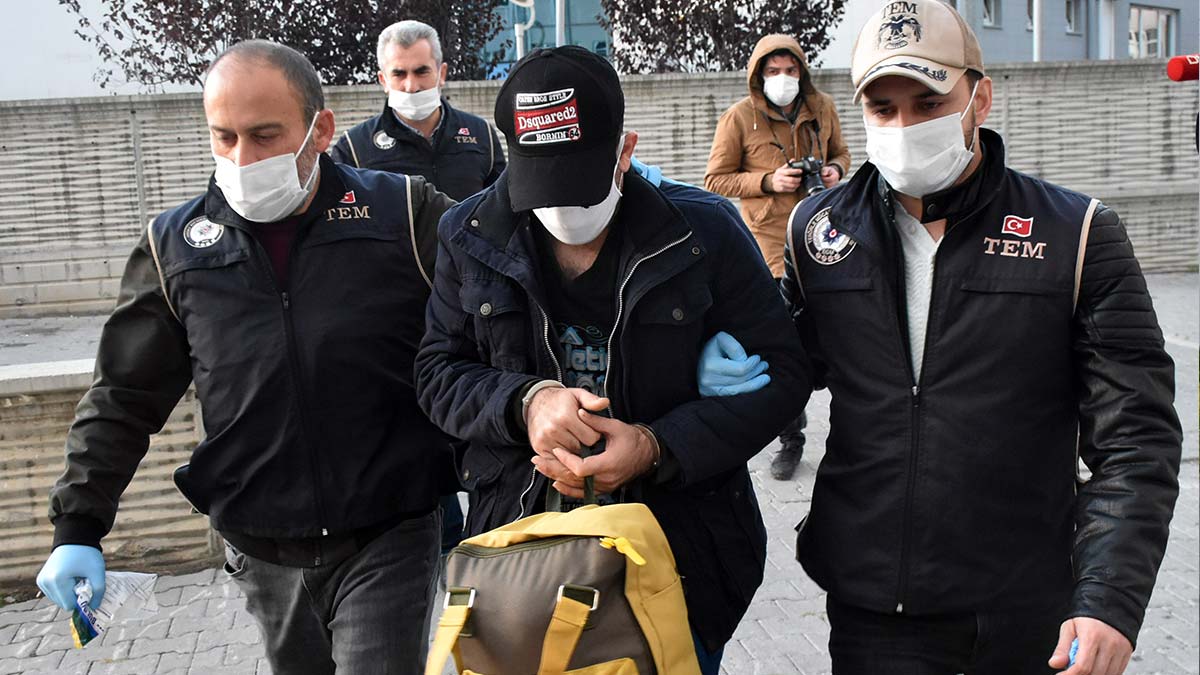 Samsun ve İzmir'de DEAŞ baskınları! 13 şüpheli yakalandı