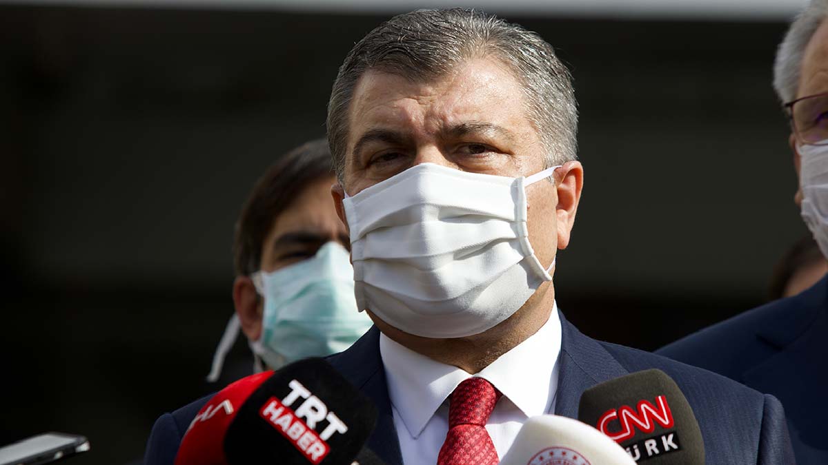 Bakan Koca, Uğur Şahin'le görüştü, maske paylaşımı yaptı: Yakındır...