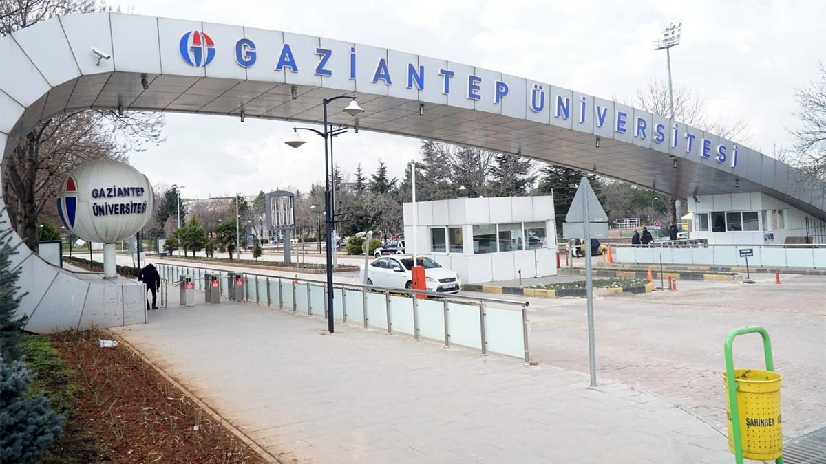 Üniversitede ölüm ilanıyla akraba ağı deşifre oldu