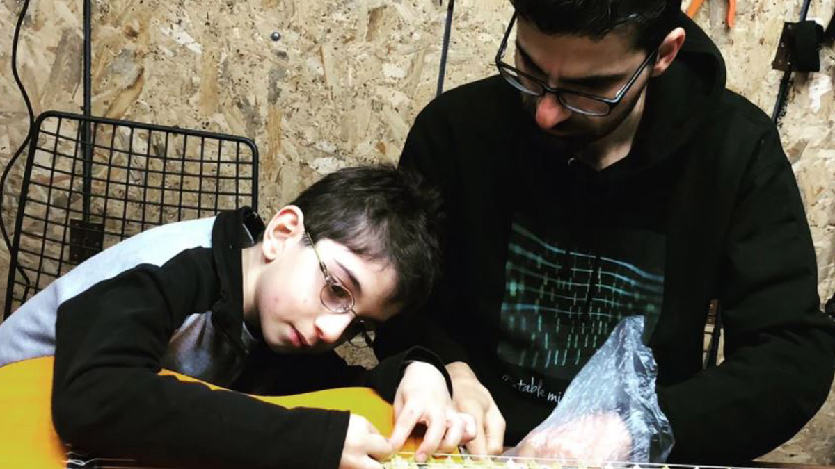 Atlas’ın lego gitarı dünyayı hayran bıraktı