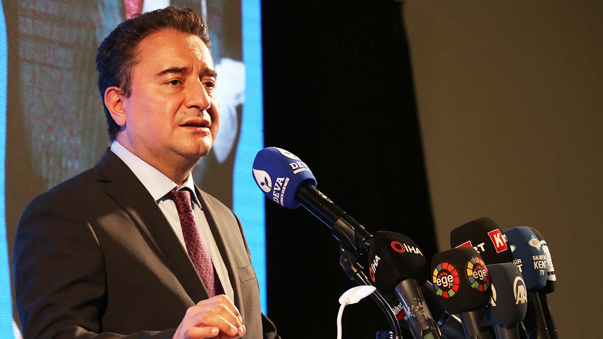 Babacan'dan Albayrak'a sert sözler: Ortadan kaybolup sorumluluktan kaçamazsınız!