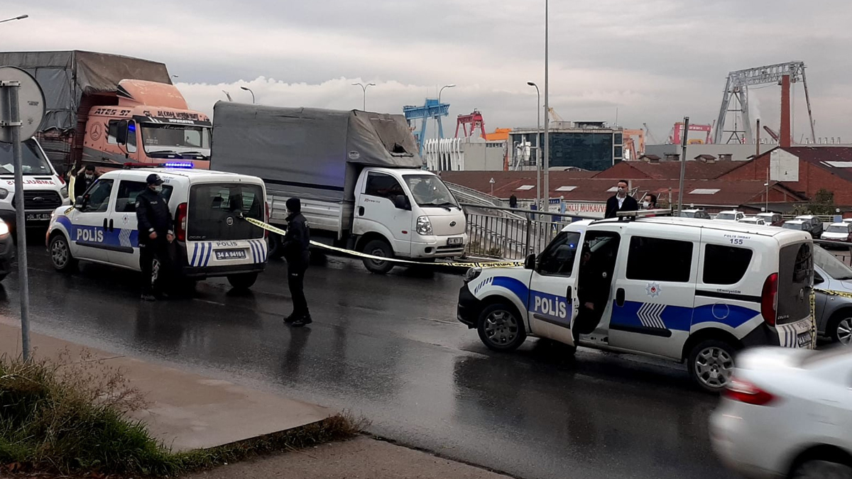 İstanbul'da güpegündüz cinayet! Aracının içinde vurdular