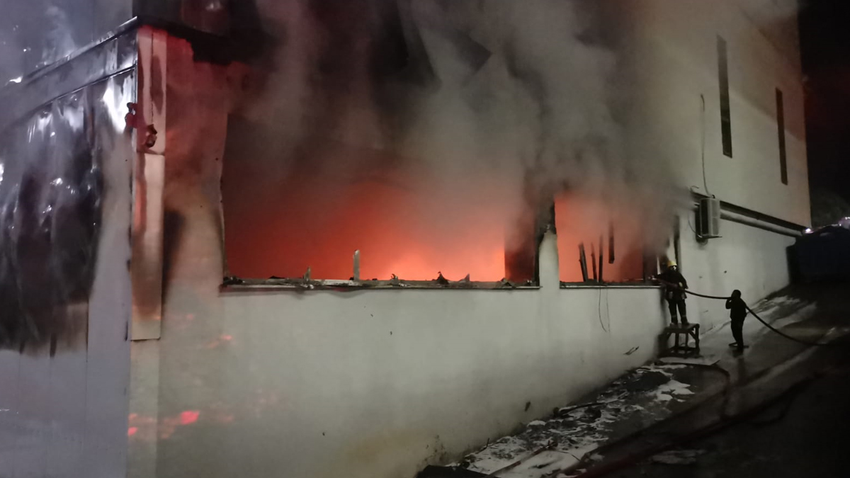 Gebze'de silah fabrikasında yangın