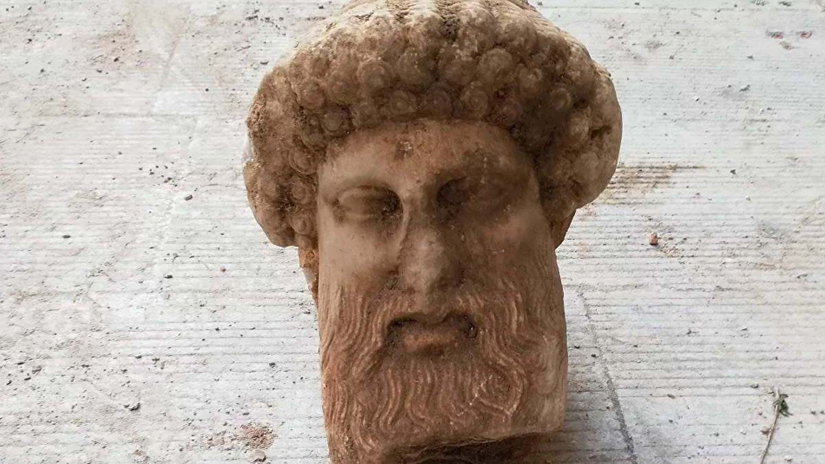 Yunanistan'da kanalizasyondan 2 bin 300 yıllık büst çıktı