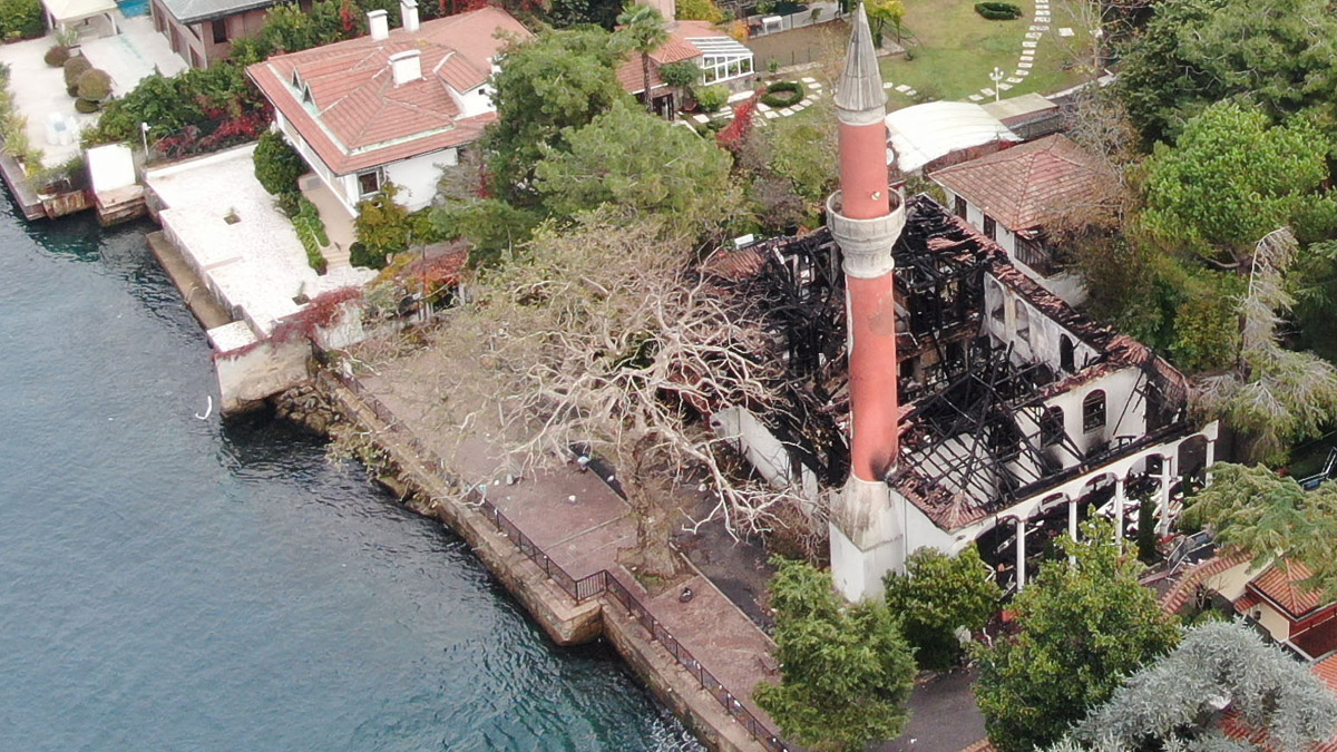 Vaniköy Camii'ndeki yangınla ilgili imam dahil 5 kişinin ifadesi alındı