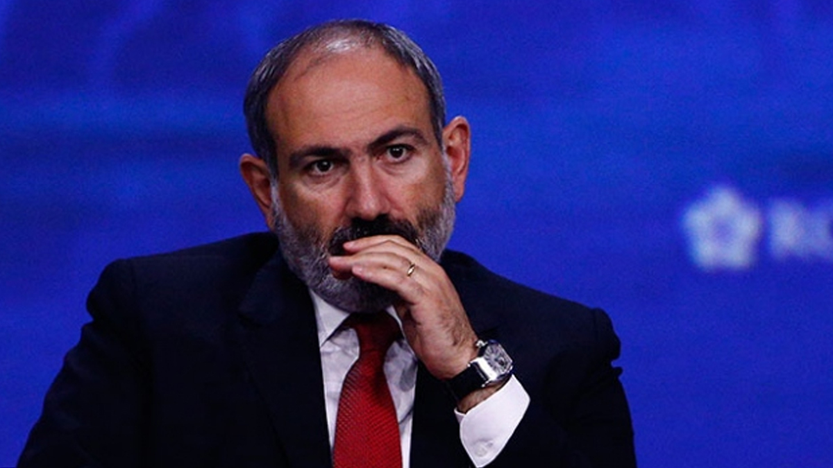 Paşinyan yenilginin faturasını Bakan'ına çıkardı