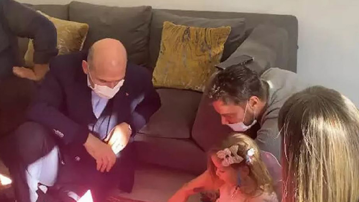 Bakan Soylu'dan İzmir depreminde 'umut' olan Ayda'ya ziyaret