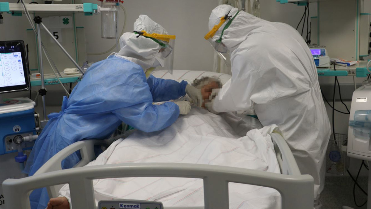 Bakan Koca son tabloyu açıkladı: Ağır hasta sayısı 4 bine yaklaştı