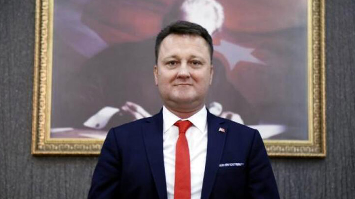 Menemen Belediyesi'ne sahtecilik operasyonu! Başkan da gözaltında