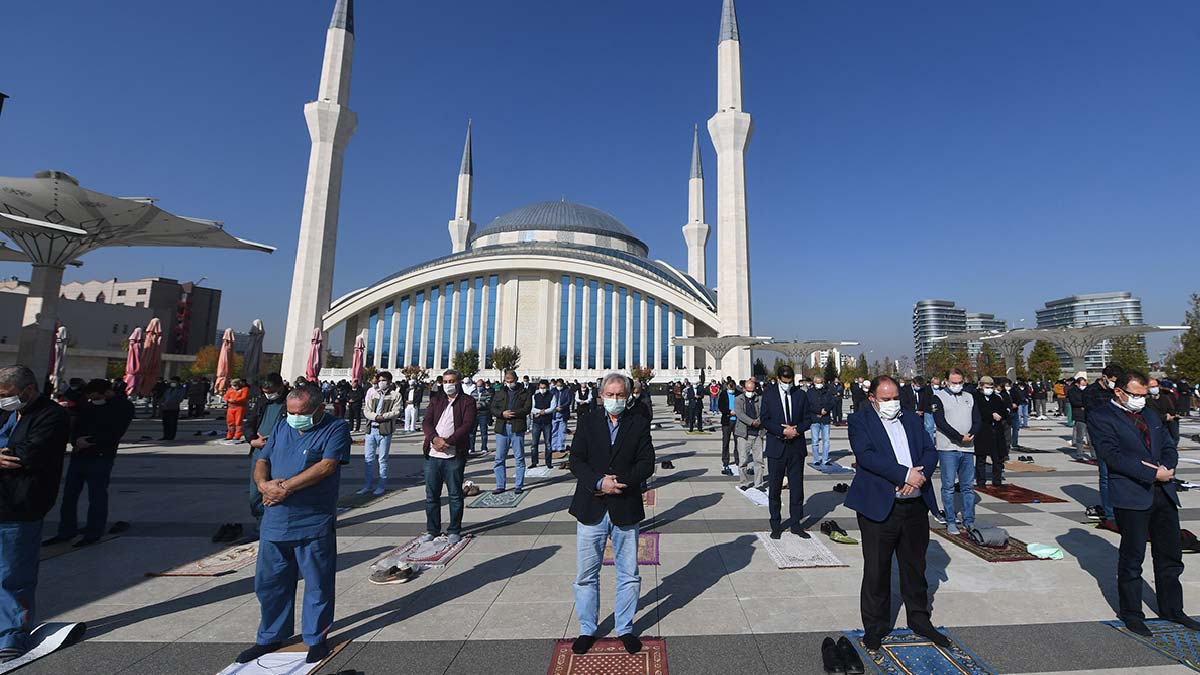 Son dakika! 20 yaş altı ve 65 yaş üstüne 'cuma' izni