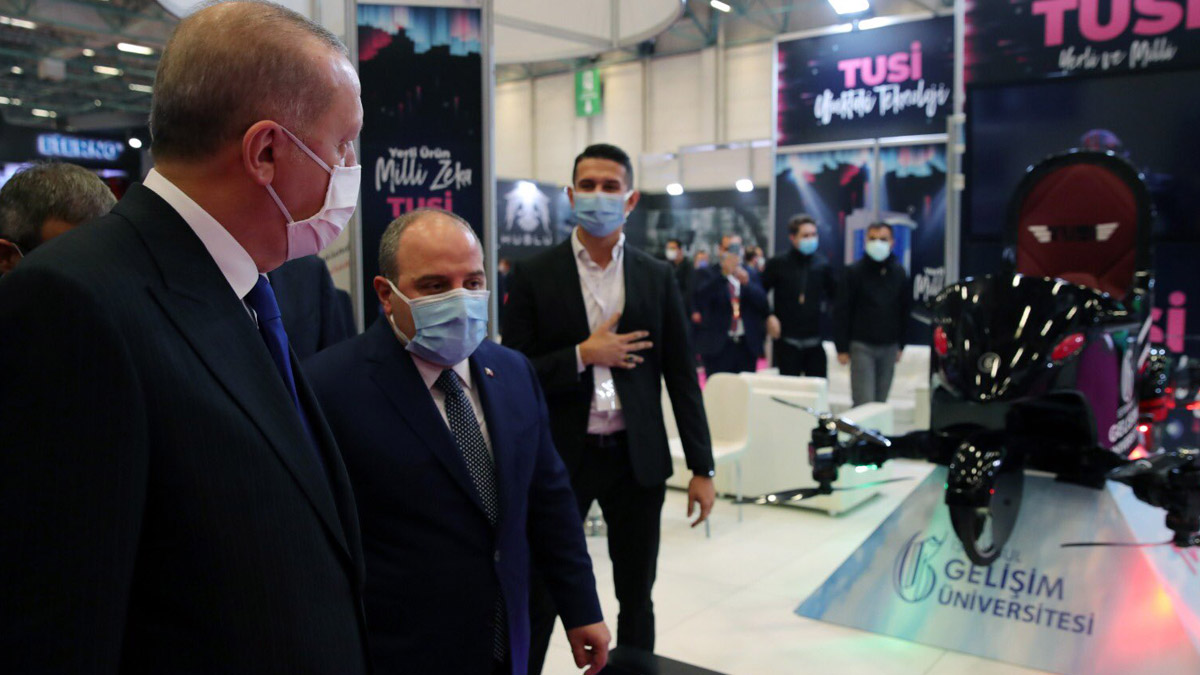 Erdoğan, yerli uçan araba TUSİ’yi inceledi