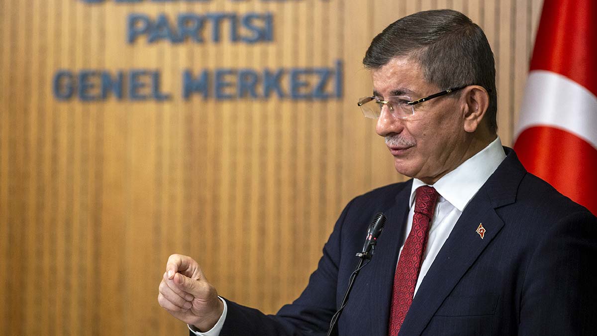Davutoğlu: AK Parti'de aklı başında herkes gidişat kötü diyor