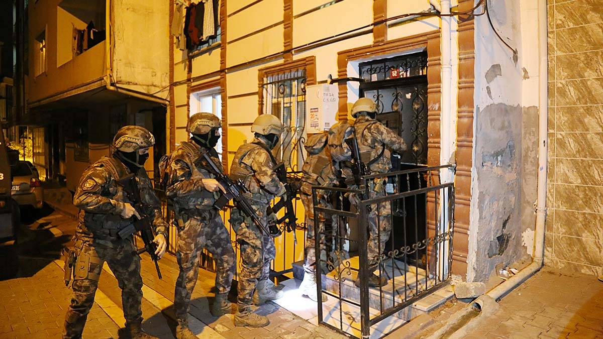 İstanbul'da eş zamanlı DEAŞ baskınları!