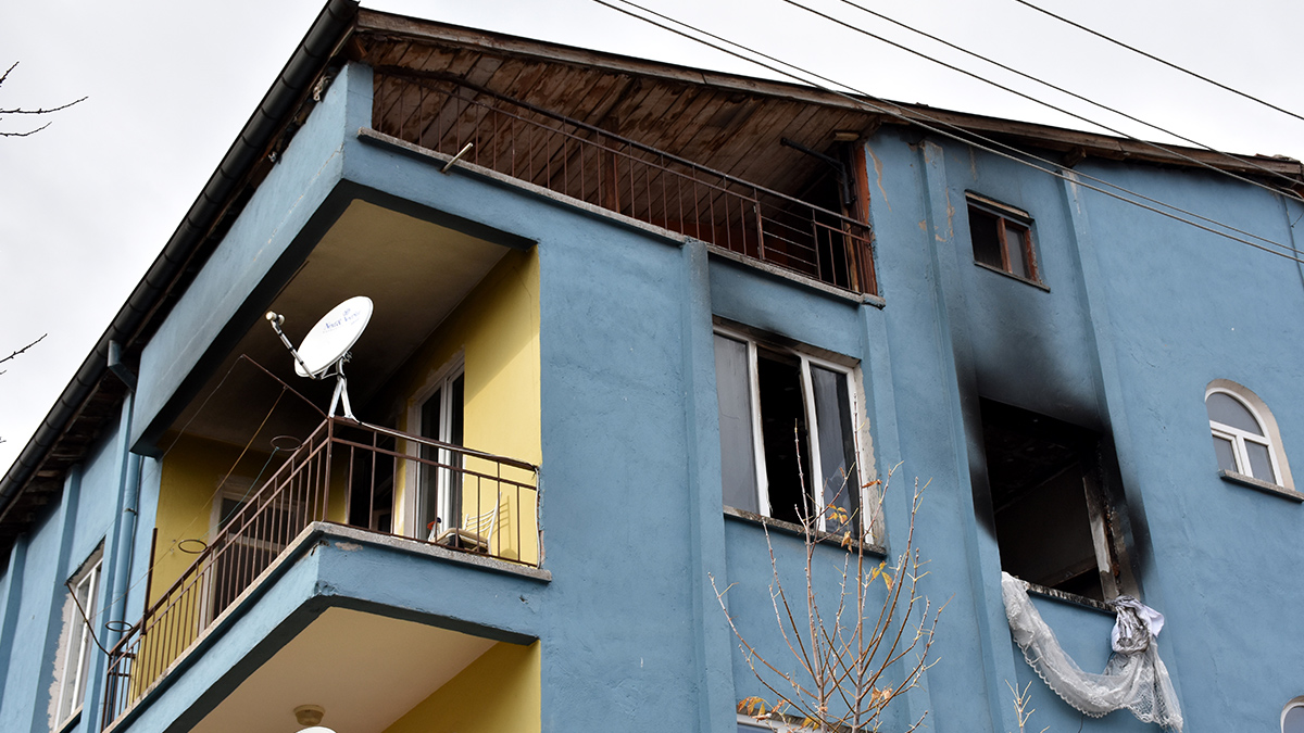 Tutuşturmak istediği soba patladı: 5 yaralı