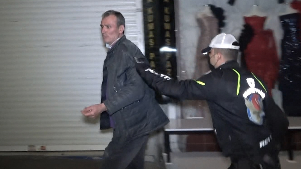 Polis koronavirüs önlemleri kapsamında durdurdu: 10 dakika içerisinde 4 farklı ceza yedi
