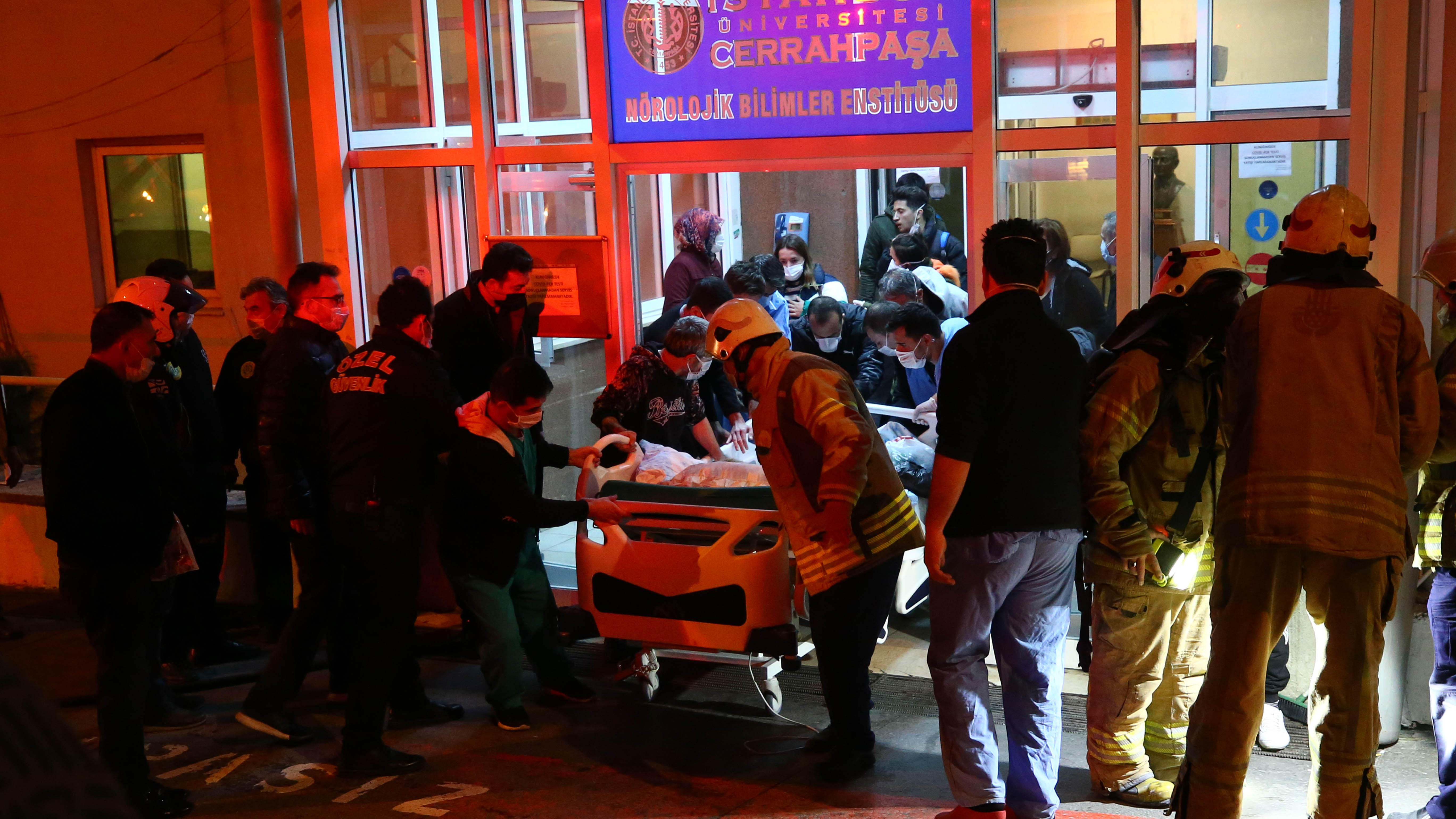 Cerrahpaşa'da korkutan yangın: Hastalar tahliye edildi