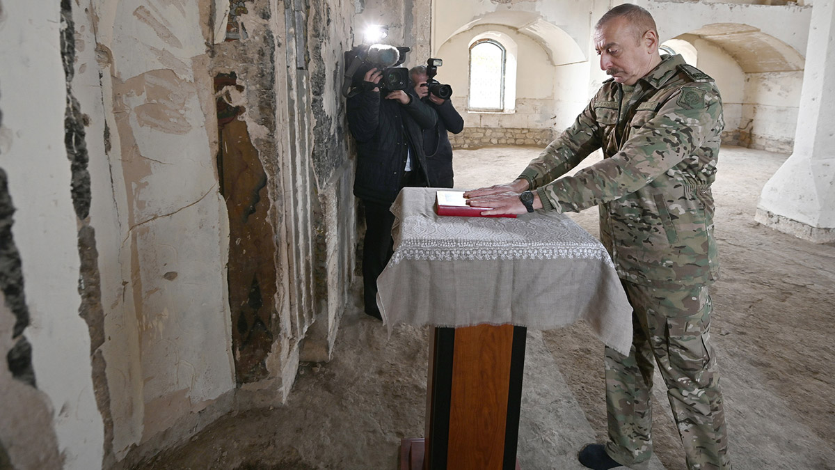 Aliyev'den Ağdam'a anlamlı ziyaret: Tek kurşun atmadan kurtardık