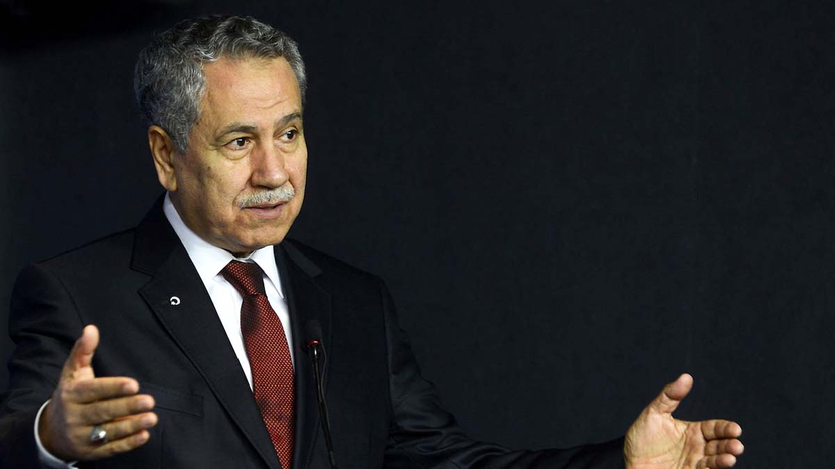 Son dakika! Bülent Arınç YİK'ten istifa etti