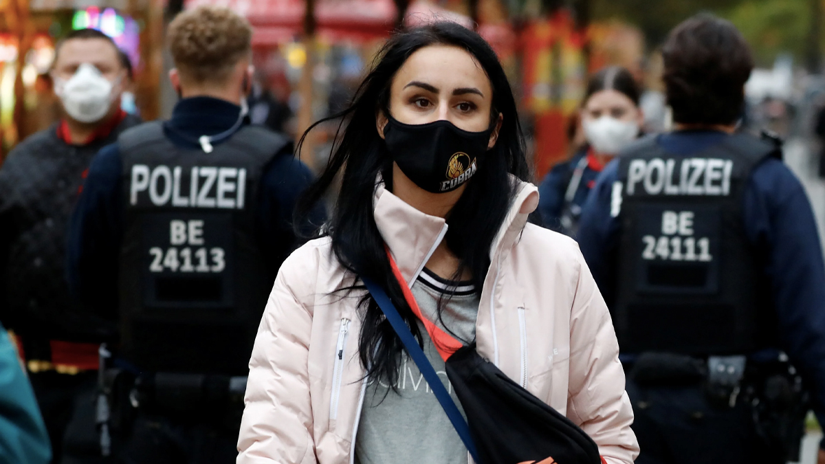 Almanya'da koronavirüse yeni önlemler: Evlerde 5 kişi bir araya gelebilecek