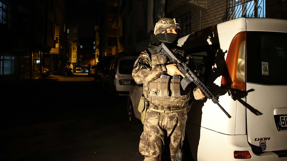 İstanbul'da KCK baskınları! Çok sayıda şüpheli gözaltında