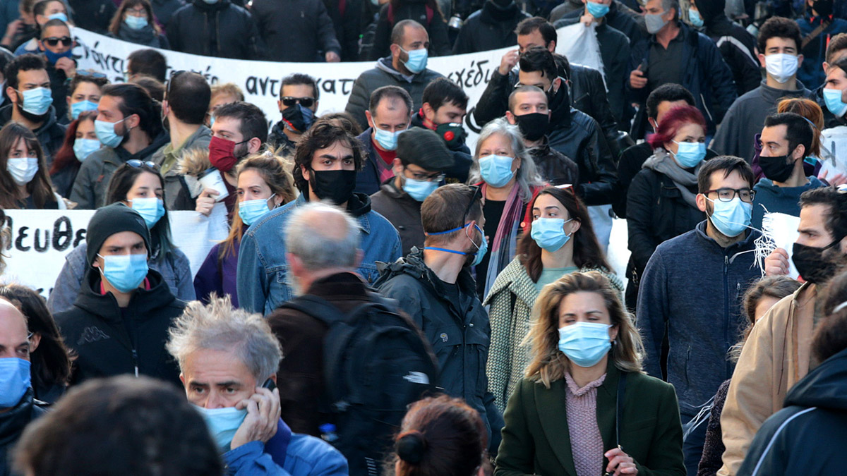 Yunanistan'da karantina uzatıldı