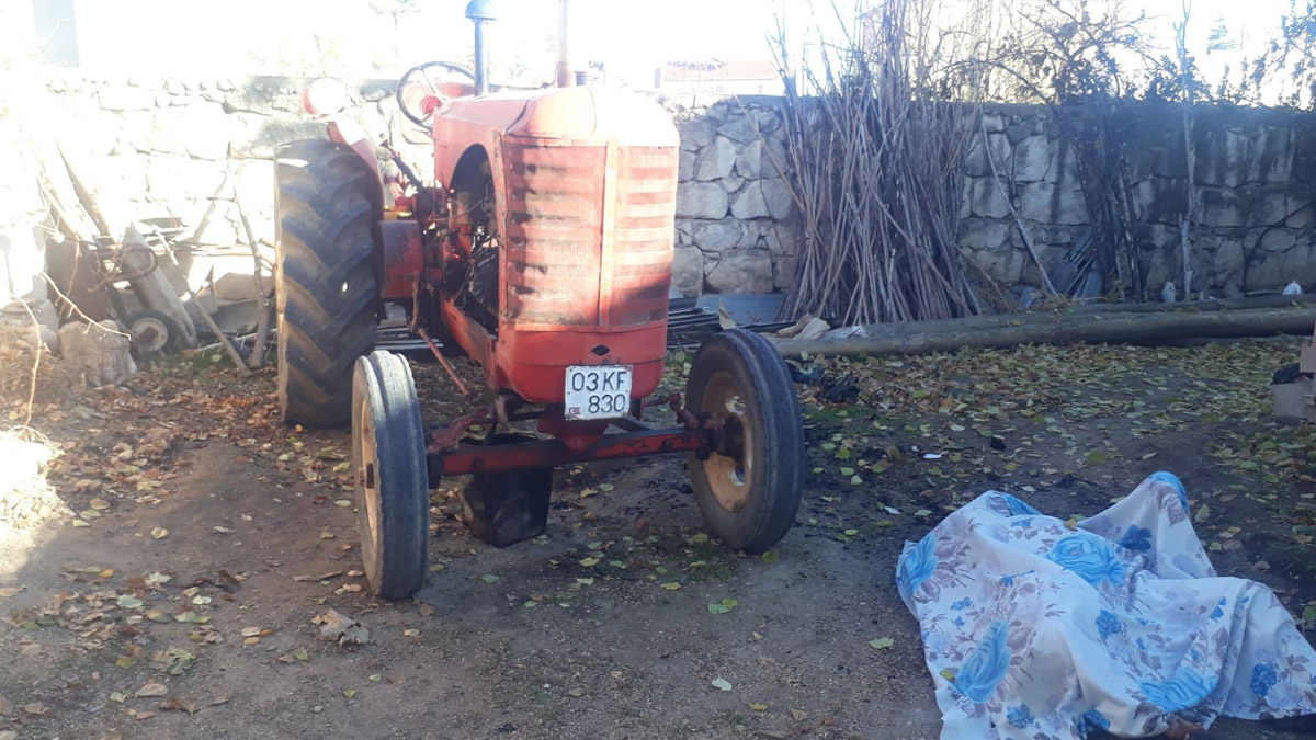 Traktörünü tamir ederken yanarak can verdi