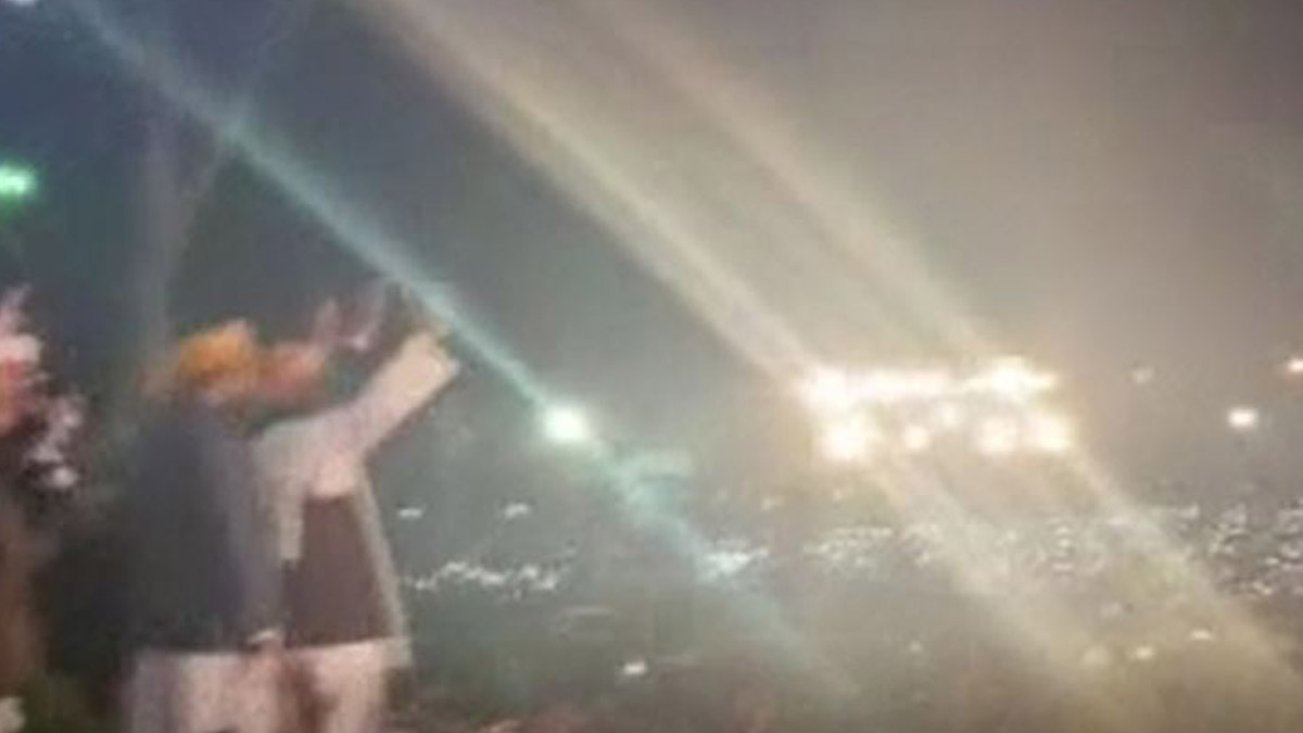 Pakistan'da tepki çeken görüntüler! Muhalefet koronaya rağmen miting düzenledi