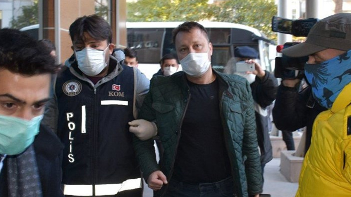 'Zimmet'ten tutuklanan belediye başkanı görevden uzaklaştırıldı