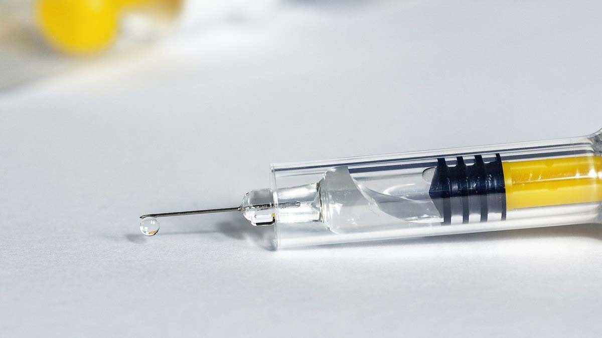 İngiltere'de aşıdan sorumlu bakan Nadhim Zahawi oldu