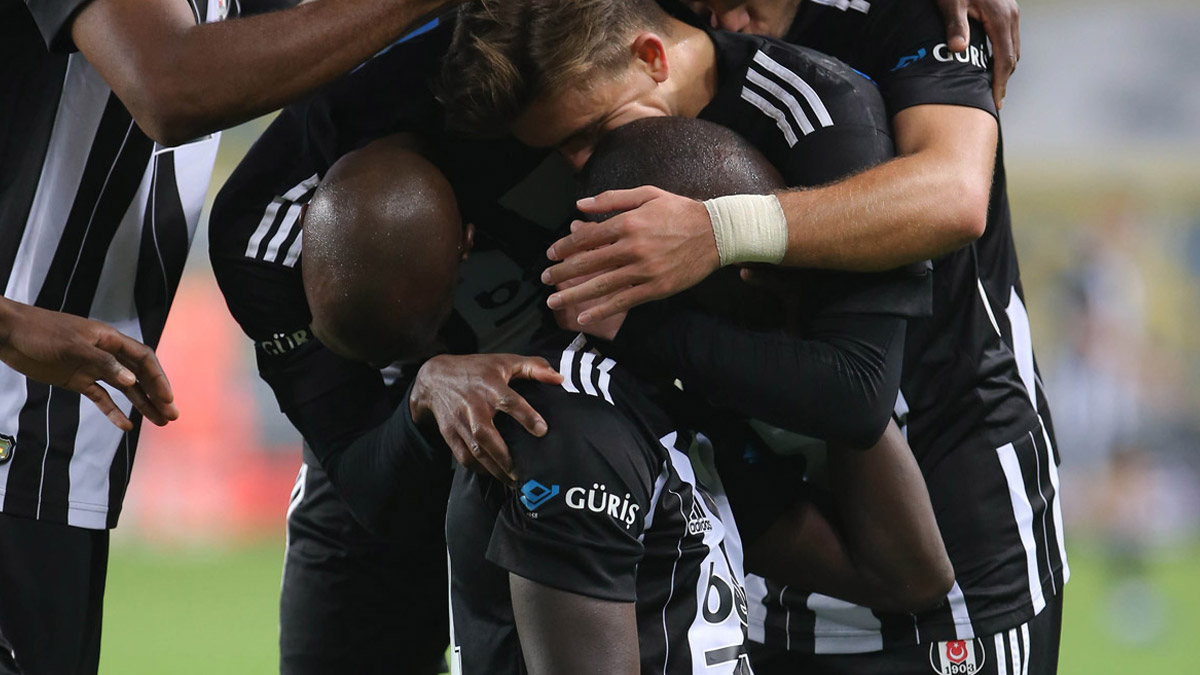 Son dakika! Beşiktaş'ın 15 yıllık galibiyet hasreti sona erdi