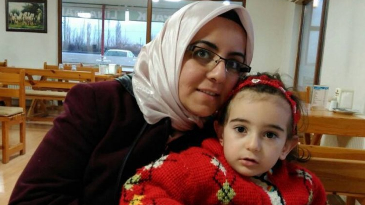 İki çocuk annesi hemşire koronaya yenildi