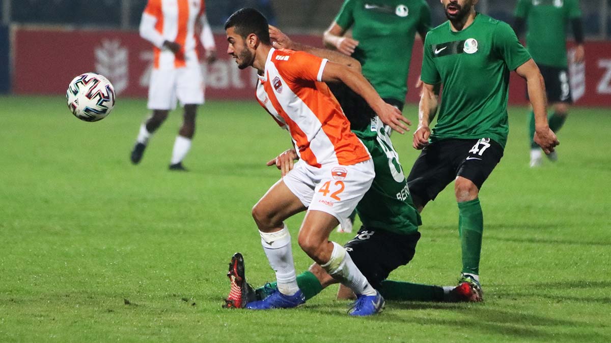 Sakaryaspor'da 10 futbolcu Kovid-19'a yakalandı