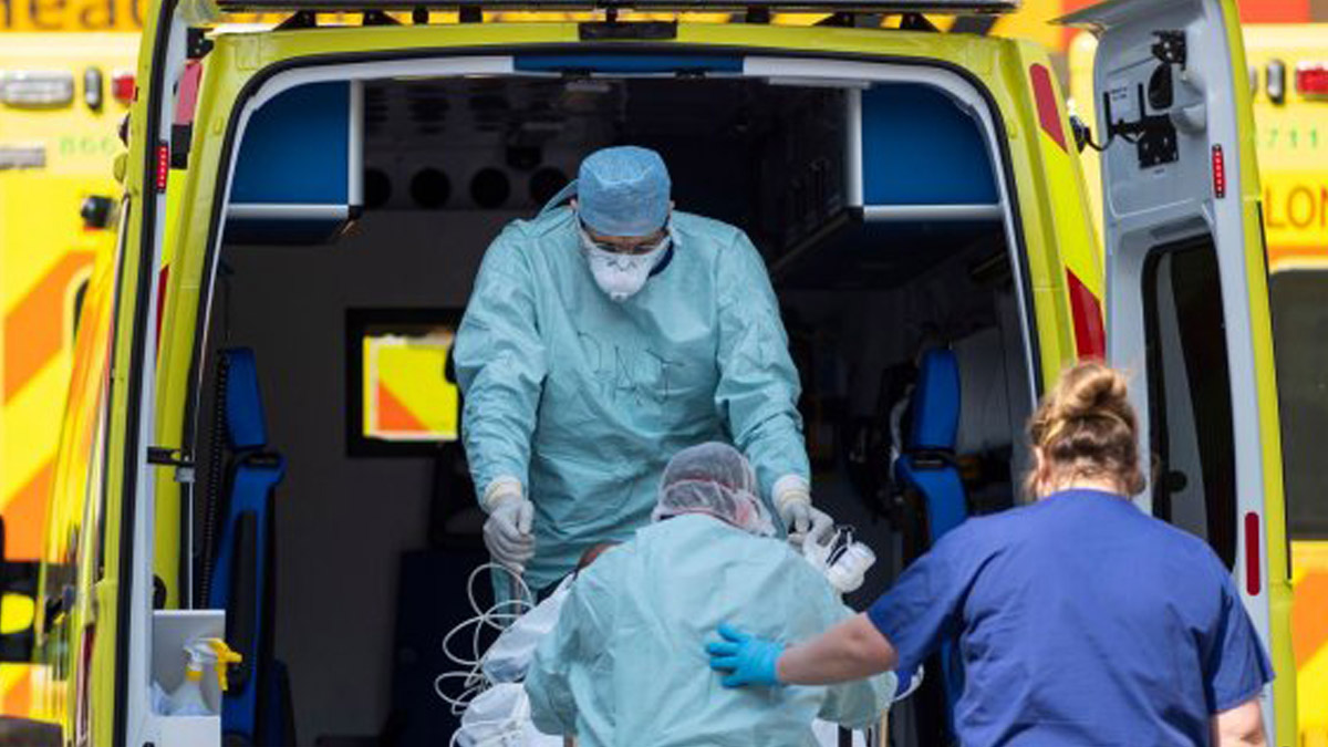 İngiltere'de koronayla mücadelede 3 aşamalı sisteme geçildi