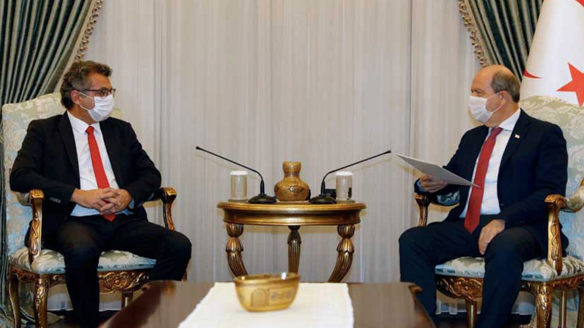 KKTC hükümet krizi! CTP görevini Tatar'a iade etti