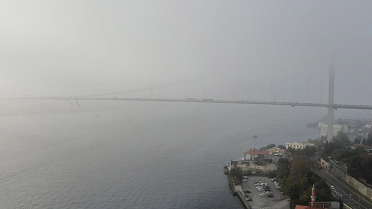 İstanbul sise teslim! Gemi geçişleri askıya alındı